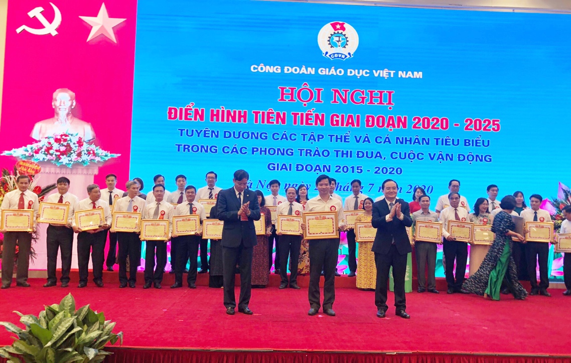 Công đoàn Trường Đại học Xây dựng được vinh danh điển hình tiên tiến trong các phong trào thi đua, các cuộc vận động do Công đoàn Giáo dục Việt Nam triển khai giai đoạn 2015-2020
