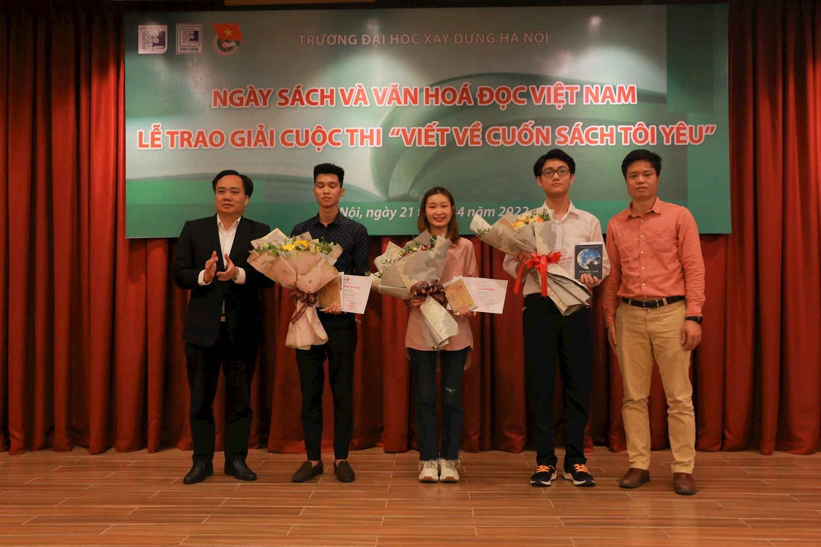 Hưởng ứng ngày Sách và Văn hóa đọc Việt Nam và trao giải cuộc thi "Viết về cuốn sách tôi yêu"