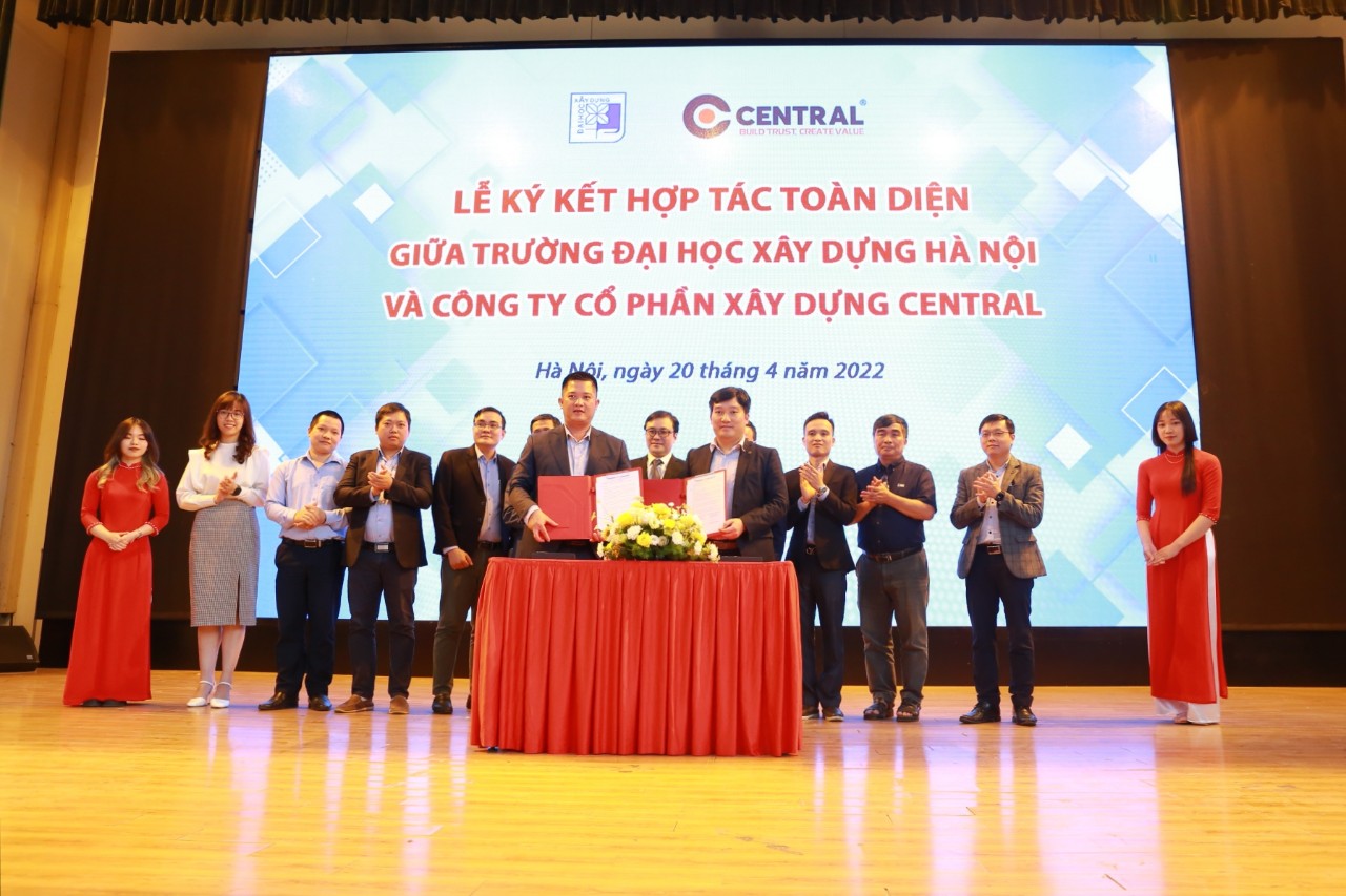 Lễ ký kết thỏa thuận hợp tác toàn diện giữa Trường Đại học Xây dựng Hà Nội và Công ty Cổ phần Xây dựng CENTRAL & Tọa đàm giao lưu khối song ngữ XE, XF với chủ đề: “Cơ hội, thách thức vươn tới đỉnh cao”