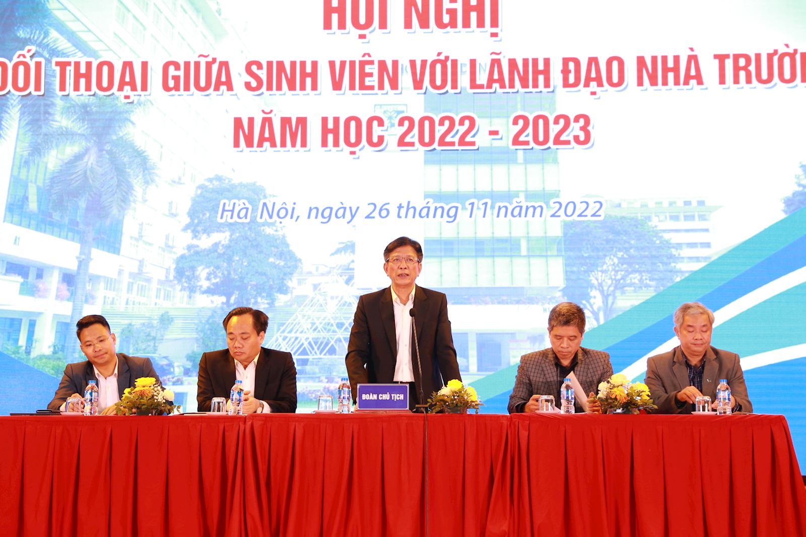 Hội nghị Đối thoại giữa sinh viên và lãnh đạo Trường Đại học Xây dựng Hà Nội năm học 2022-2023