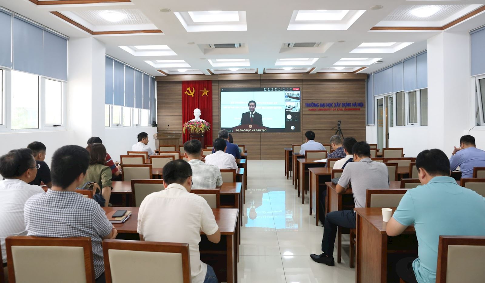 Trường Đại học Xây dựng Hà Nội tham dự chương trình "Bộ trưởng Bộ Giáo dục và Đào tạo gặp gỡ nhà giáo, cán bộ quản lý, nhân viên ngành Giáo dục".