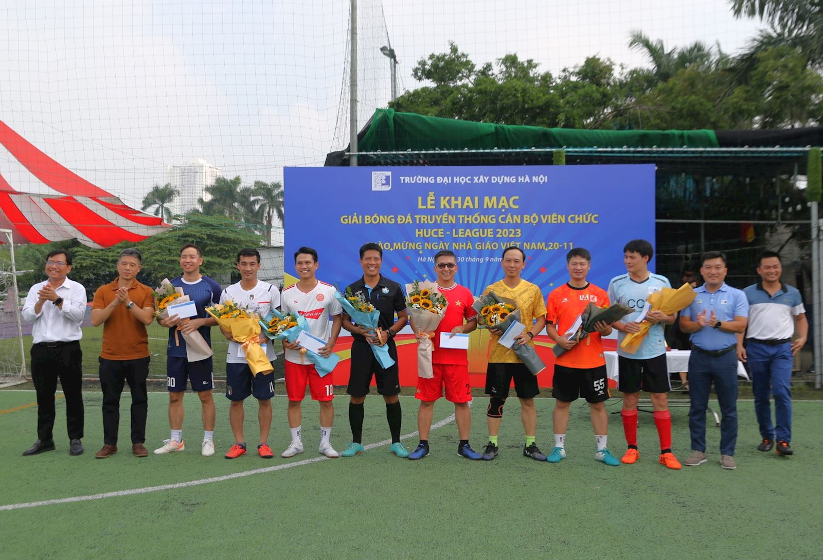 Lễ khai mạc Giải bóng đá truyền thống Cán bộ viên chức Trường Đại học Xây dựng Hà Nội (HUCE-LEAGUE) 2023