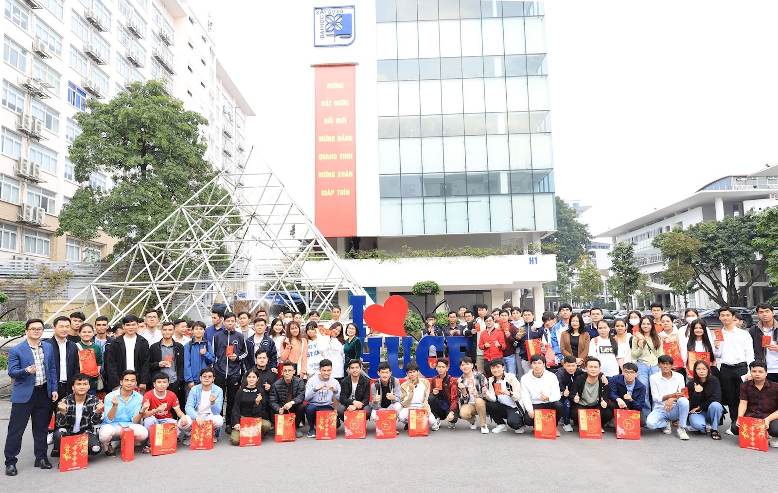 Gặp mặt, chúc Tết sinh viên quốc tế đang học tập tại Trường Đại học Xây dựng Hà Nội