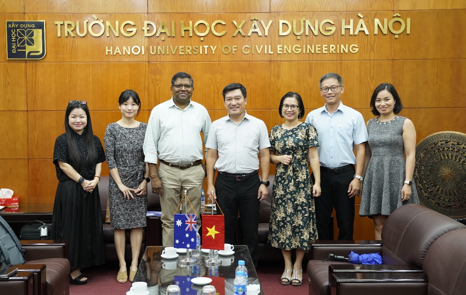 TRƯỜNG ĐẠI HỌC XÂY DỰNG HÀ NỘI TIẾP VÀ LÀM VIỆC VỚI ĐẠI HỌC DEAKIN, ÚC